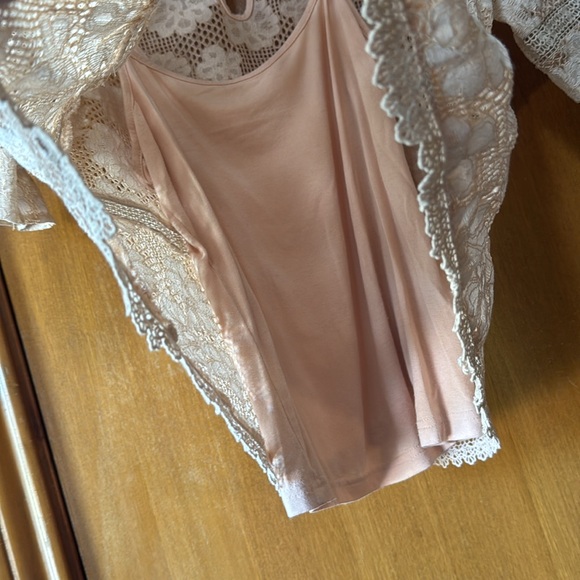 HAZEL Lace Top - Picture 5 of 7